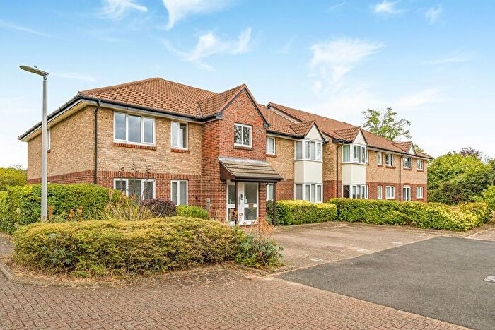 2 Bedroom Flat For Sale In Shepperton Court Drive, Shepperton, TW17
