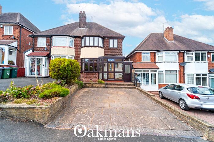 3 Bedroom Semi Detached House For Sale In Pitcairn Road, Smethwick, West Midlands, B67