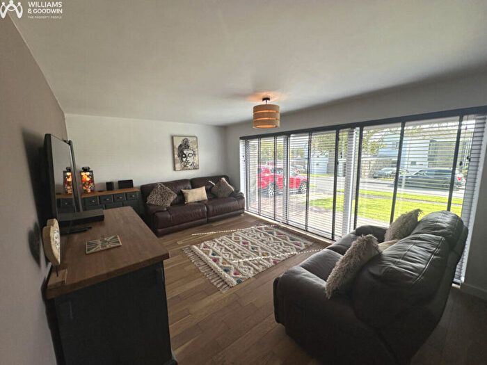 3 Bedroom Link Detached House For Sale In Bron Y Felin, Llandegfan, LL59