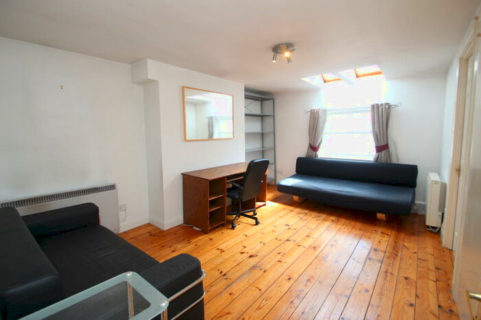 2 Bedroom Apartment To Rent In Taylors Court, City Centre, NE1