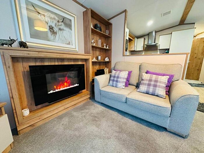 2 Bedroom Caravan For Sale In Perowne Way, Sandown, PO36