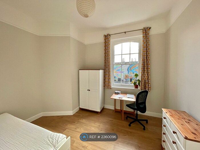 2 Bedroom Flat To Rent In Blackmans Yard, London, E2