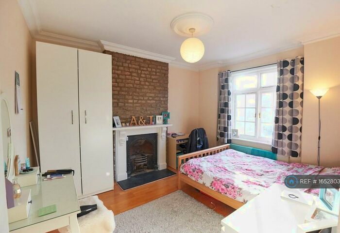 3 Bedroom Flat To Rent In Stock Orchard Crescent, London, N7