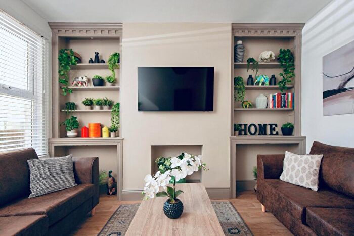 5 Bedroom Terraced House To Rent In Junction Road, Bath, BA2