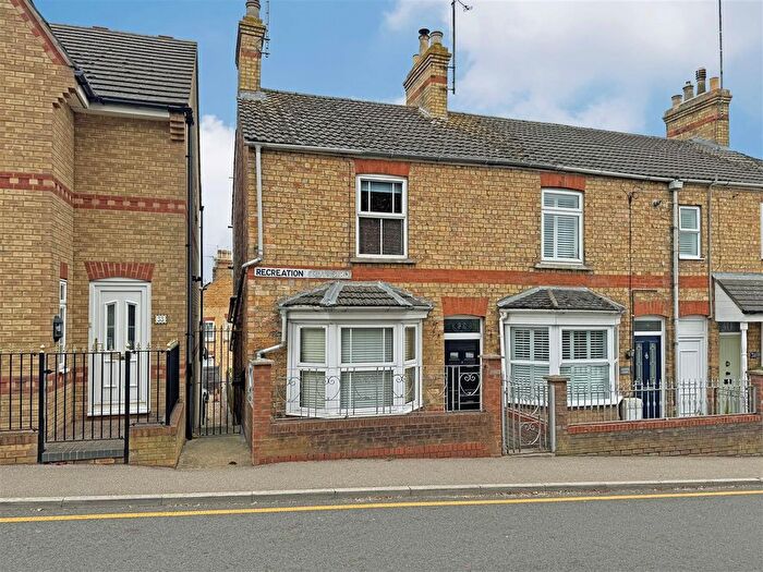 3 Bedroom End Terrace House For Sale In Recreation Ground Road, Stamford, PE9