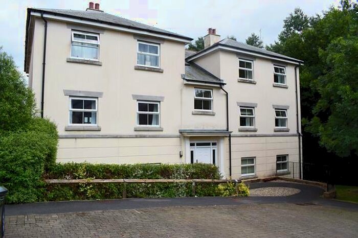 2 Bedroom Flat To Rent In St. Martins Court, Liskeard, PL14