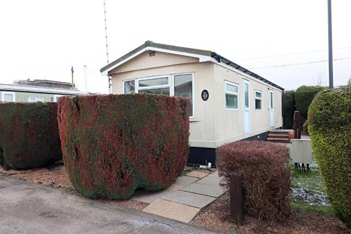 1 Bedroom Park Home To Rent In Nursery Road, Luton, Bedfordshire, LU3