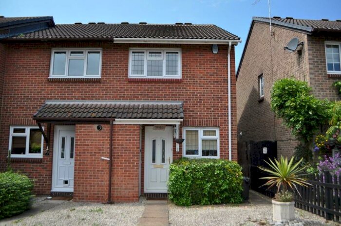 2 Bedroom Detached House To Rent In Camellia Close Harold Wood, RM3