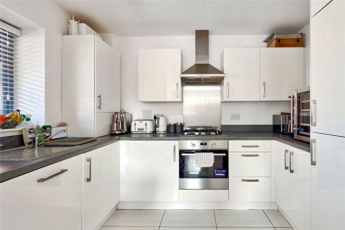 2 Bedroom Flat For Sale In Discovery Drive, Swanley, Kent, BR8