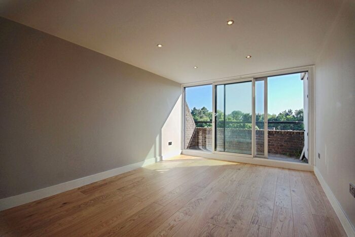 2 Bedroom Flat To Rent In Romulus Court, Brentford Dock, Brentford, TW8
