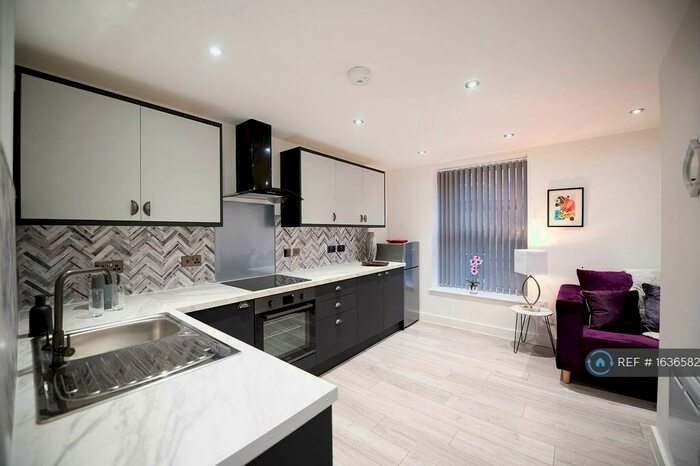 1 Bedroom Flat To Rent In Greaves Street, Oldham, OL1