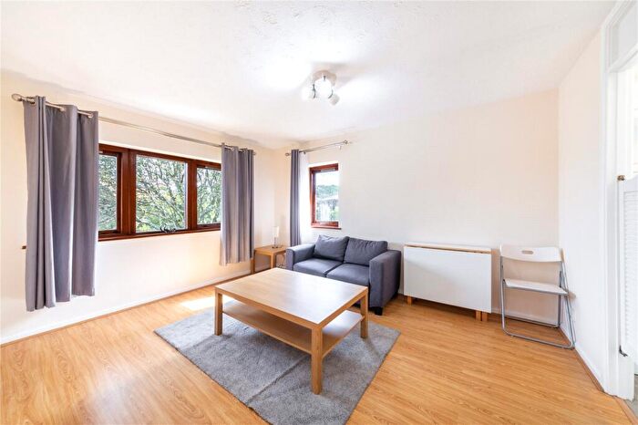 1 Bedroom Apartment To Rent In Friars Mead, London, E14