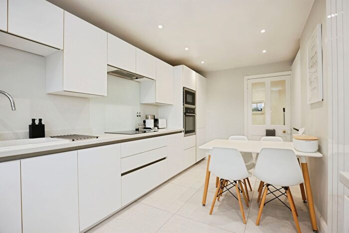 3 Bedroom Flat To Rent In Beauchamp Avenue, Leamington Spa, CV32