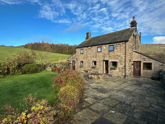 3 Bedroom Detached House For Sale In Cross Stone Road, Todmorden, OL14