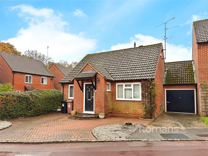 2 Bedroom Bungalow For Sale In Faygate Way, Lower Earley, Reading, RG6