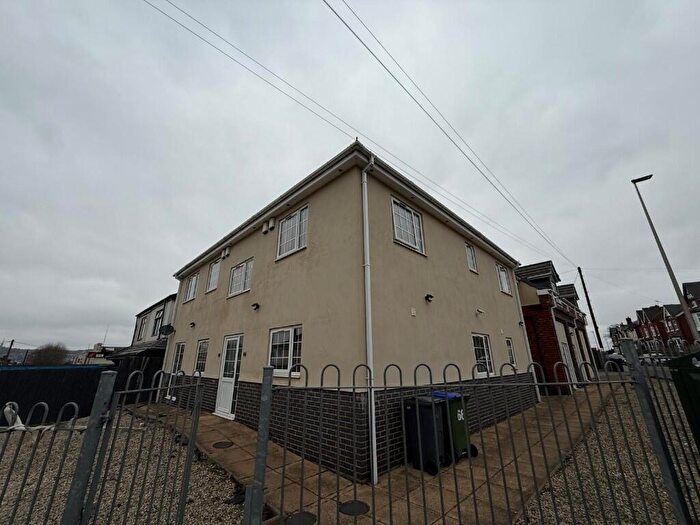 2 Bedroom Flat To Rent In Vicarage Road, Oldbury, West Midlands, B68