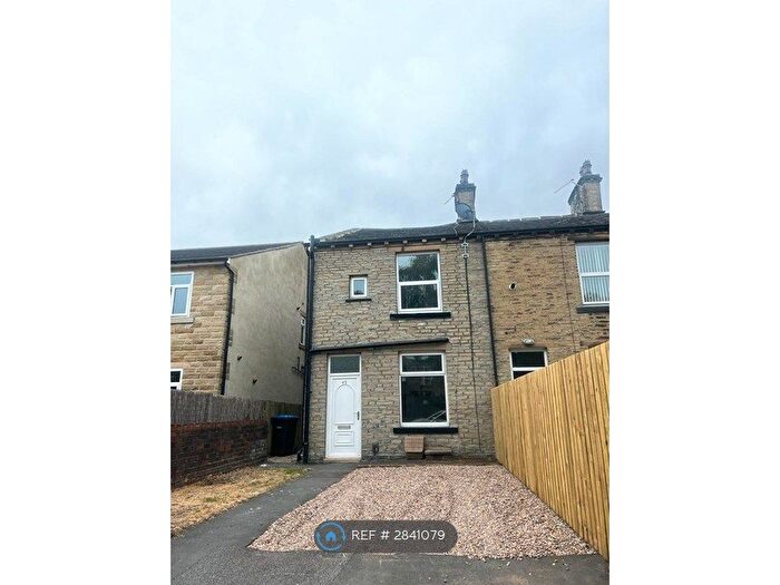 2 Bedroom End Terrace House To Rent In Garden Field, Bradford, BD12
