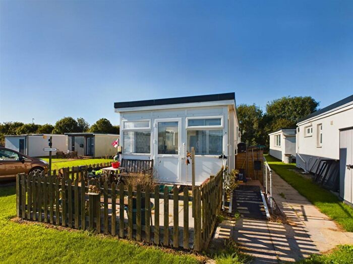 1 Bedroom Chalet For Sale In Th Avenue, Sutton-On-Sea, LN12