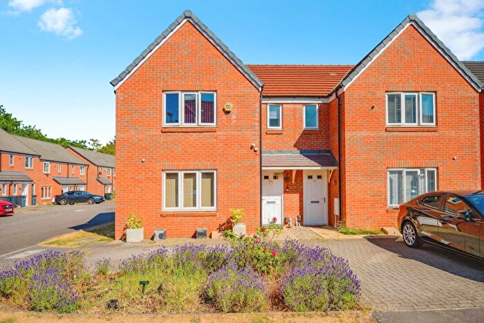 3 Bedroom Semi-Detached House For Sale In Guardian Way, Luton, Bedfordshire, LU1