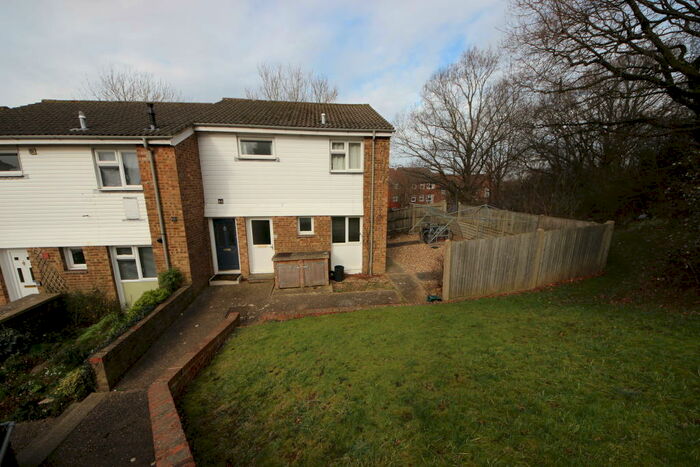 1 Bedroom Ground Flat To Rent In Clover Road, Guildford, GU2