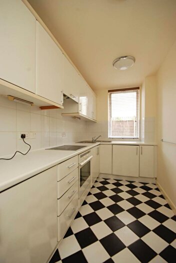 2 Bedroom Flat To Rent In Dinerman Court, St John's Wood, London, NW8