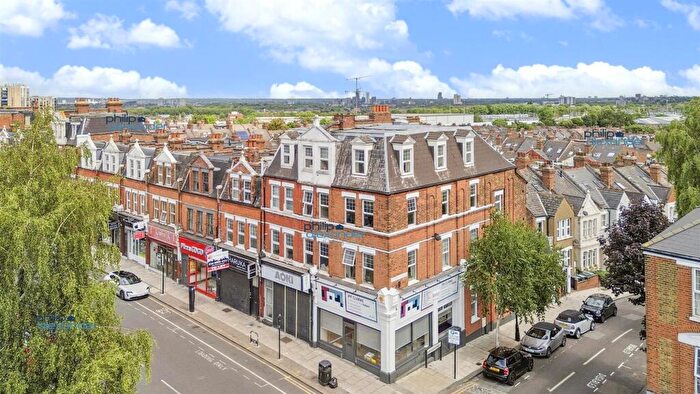 2 Bedroom Flat For Sale In Tottenham Lane, London, N8
