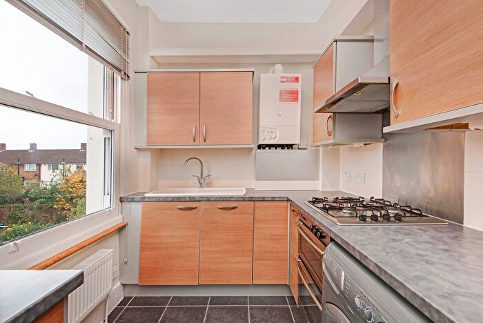 2 Bedroom Maisonette To Rent In Kingston Road, London, SW20