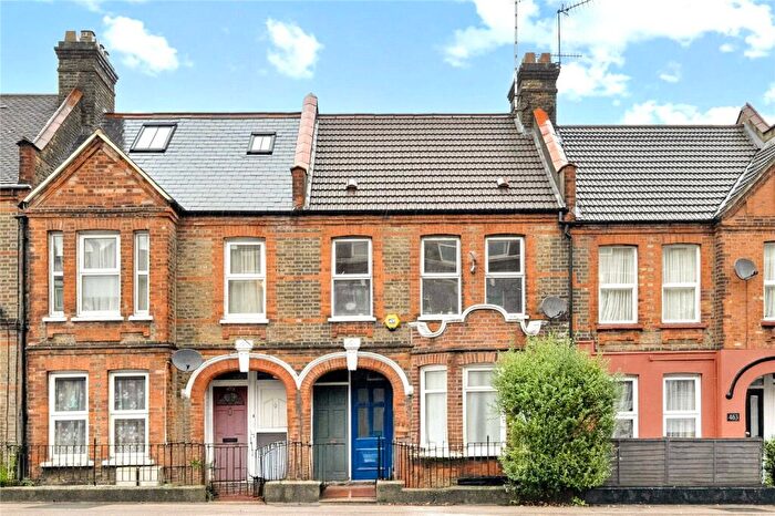 2 Bedroom Flat For Sale In Forest Road, Walthamstow, London, E17