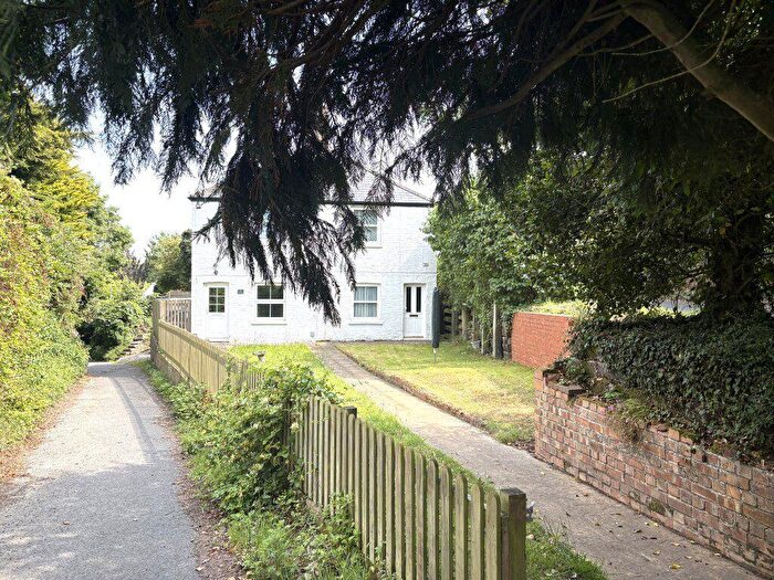 2 Bedroom Cottage To Rent In The Street, Marshborough, CT13