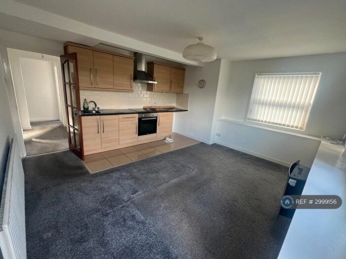 2 Bedroom Flat To Rent In Tulliallen, Liverpool, L22