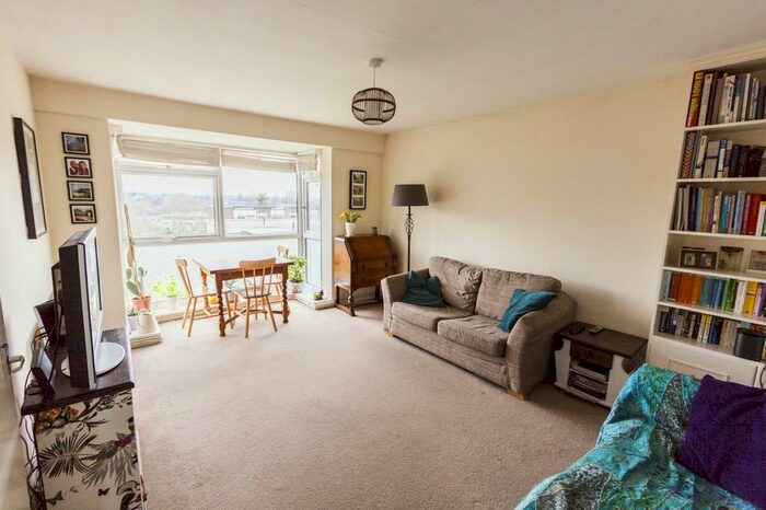 2 Bedroom Flat To Rent In The Squirrels, Belmont Hill, London SE13