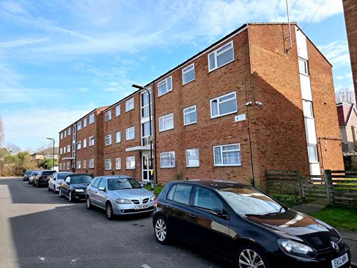 3 Bedroom Flat To Rent In Kentford Way, Northolt, UB5