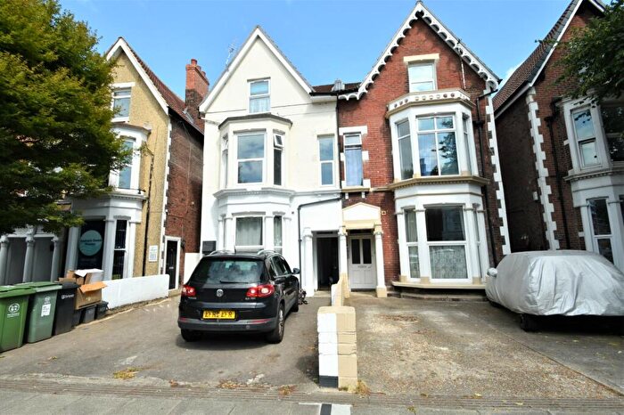 2 Bedroom Flat To Rent In Victoria Road South, Southsea, Hampshire, PO5