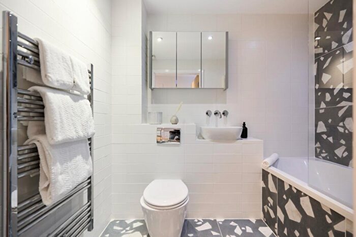 1 Bedroom Flat For Sale In Ability Place, Millharbour, London, Greater London, E14