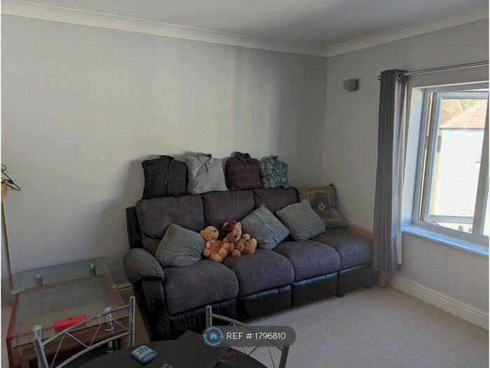 1 Bedroom Flat To Rent In Forge House, Canterbury, CT1