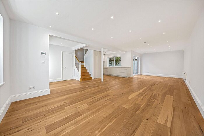 4 Bedroom Mews To Rent In Randolph Mews, London, W9