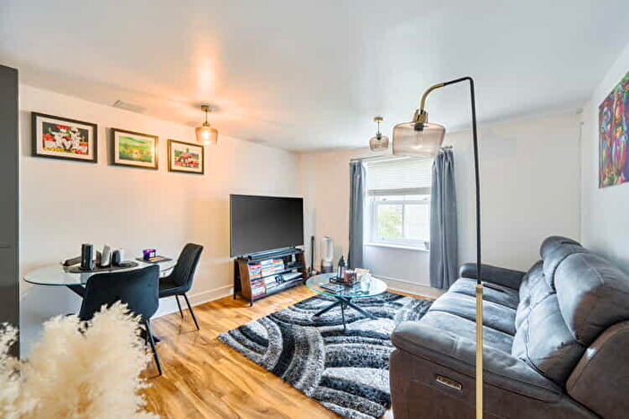 1 Bedroom Flat For Sale In Drummond Court, Worcester Park, Surrey, KT4