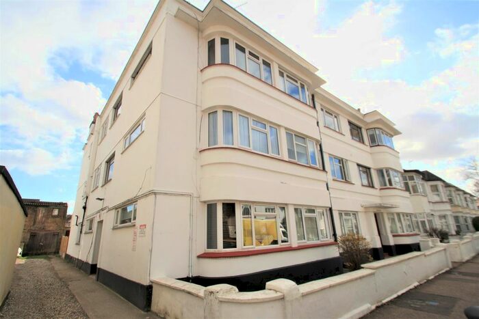 2 Bedroom Flat To Rent In Nelson Drive, Leigh-On-Sea, SS9