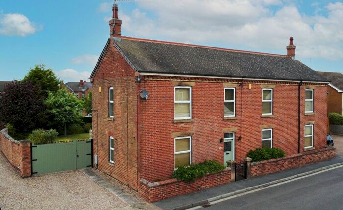 4 Bedroom Semi-Detached House To Rent In Fairfield Crescent, Long Eaton, Nottingham, NG10