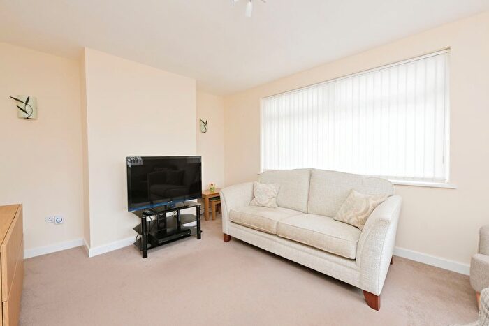 2 Bedroom Bungalow For Sale In Woodhill Road, Northampton, Northamptonshire, NN5