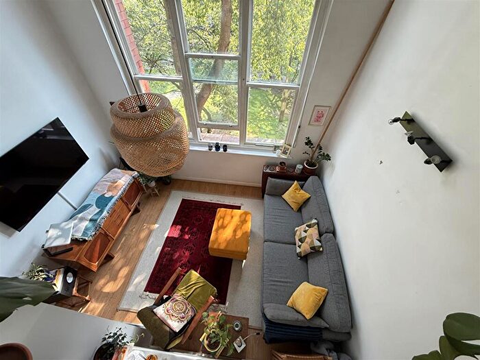 1 Bedroom Apartment For Sale In Lexington, Chorlton Street, Manchester, M1