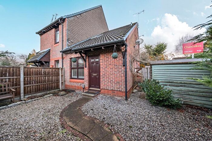 1 Bedroom End Of Terrace House For Sale In Millford, Woking, GU21