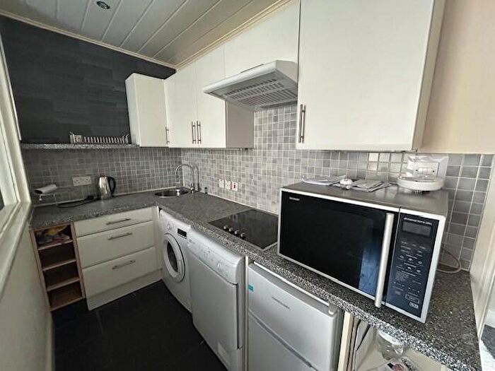 1 Bedroom Flat To Rent In / Cleghorn Street, Dundee, DD2
