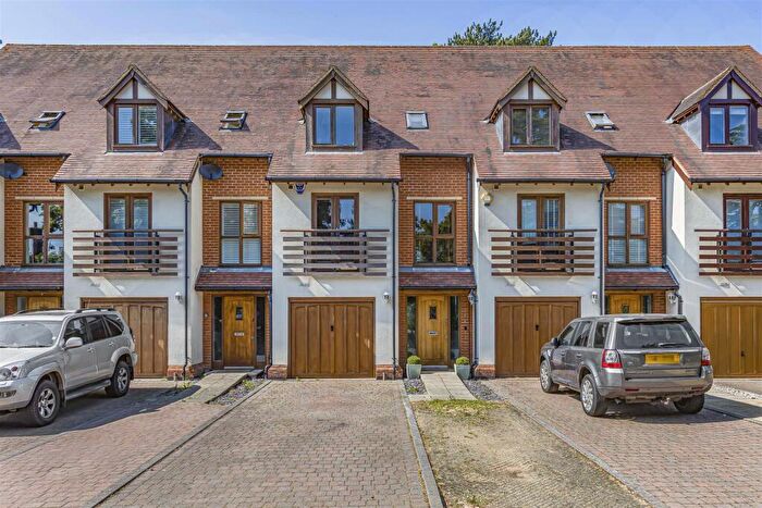 4 Bedroom Town House For Sale In Ashbourne Gardens, Hertford, SG13