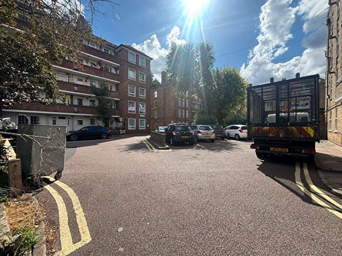 3 Bedroom Flat To Rent In Long Lane, London, SE1