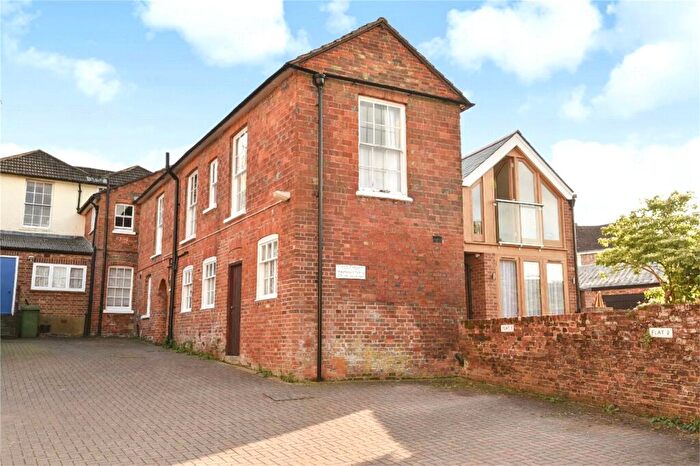 1 Bedroom Flat To Rent In Market Street, Alton, Hampshire, GU34