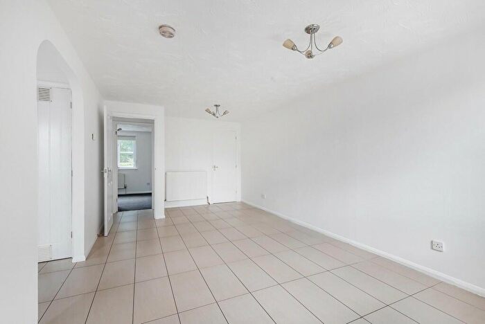 1 Bedroom Flat For Sale In Grifon Road, Grays, RM16