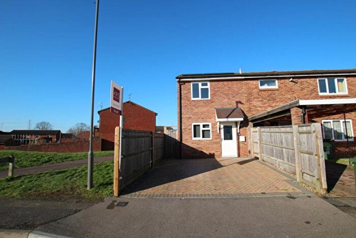 2 Bedroom Semi-Detached House To Rent In Glaven Road, Aylesbury, HP21