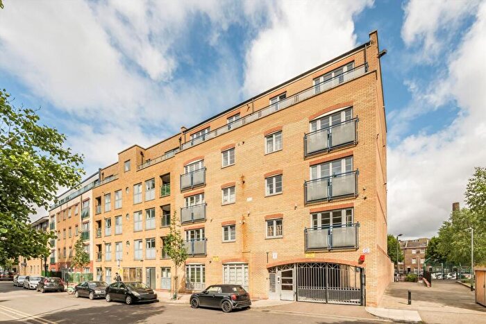 2 Bedroom Flat To Rent In Chicksand Street, Spitalfields, E1