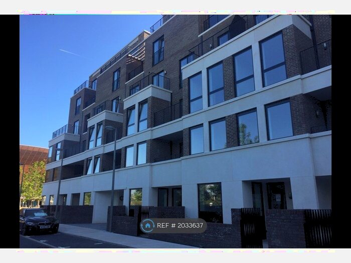 3 Bedroom Flat To Rent In Abercrombie Road, London, E20